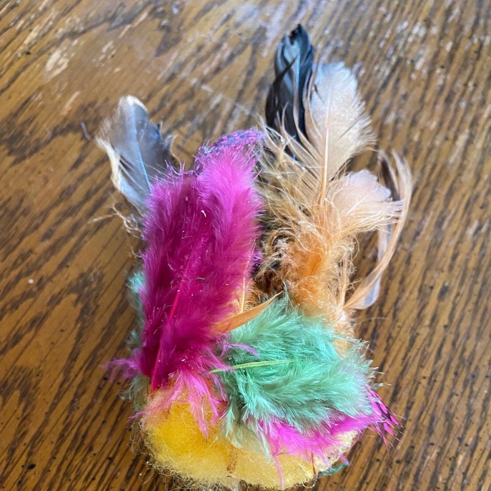 Needle felted feather cat ball toy